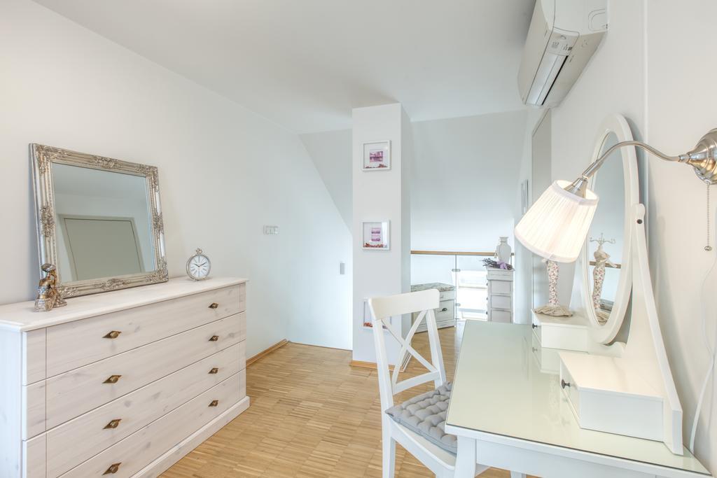 Modern Apartment Charvatova براغ المظهر الخارجي الصورة